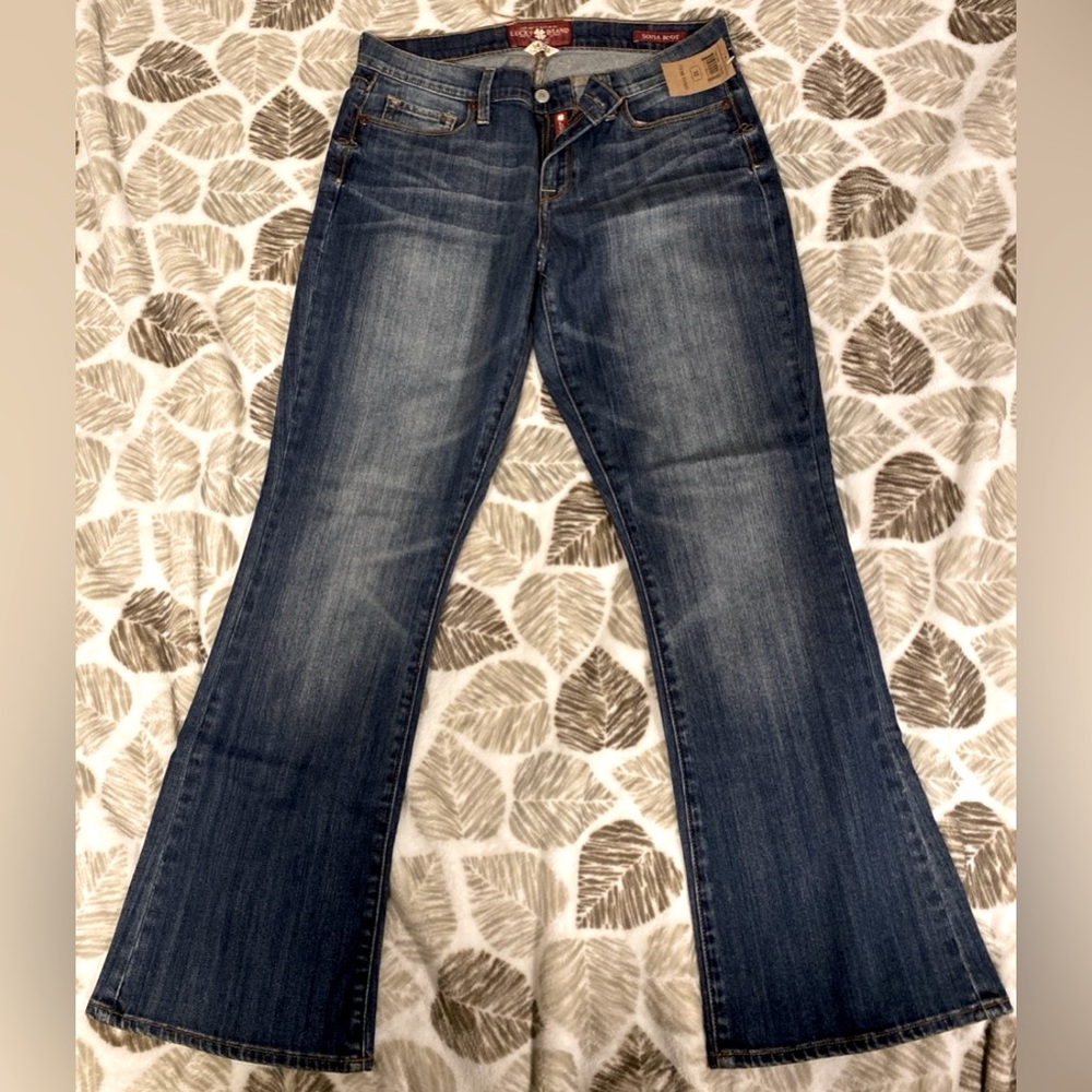 Lucky Brand medium wash boot cut jeans NWT